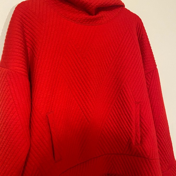 GapFit red athletic quilted hoodie - Picture 4 of 4